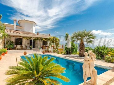 Casa amb piscina en venda a Cómpeta