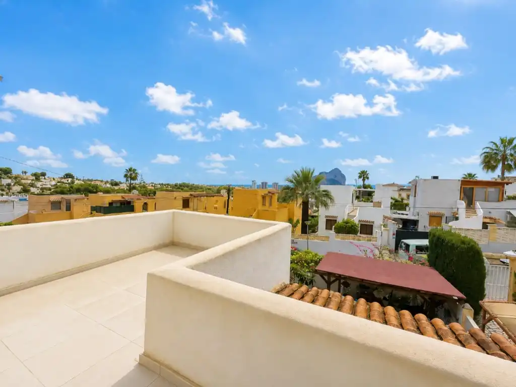 Vista exterior de Casa o chalet en venta en Calpe / Calp con Aire acondicionado, Terraza y Piscina comunitaria