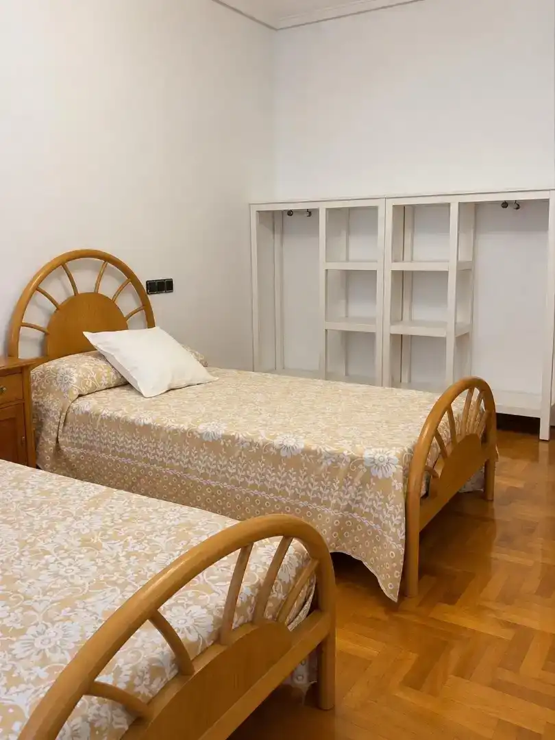 Schlafzimmer von Wohnung zur Miete in Siero mit Klimaanlage