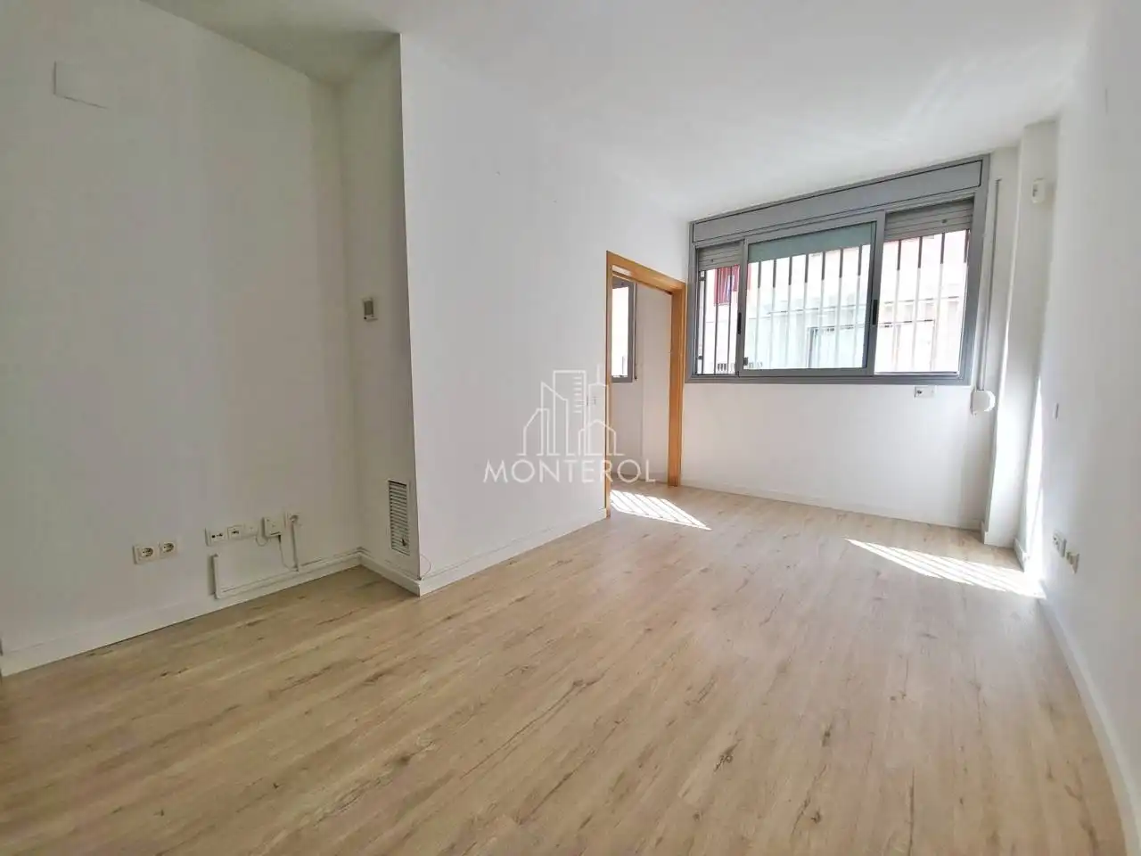 Vista exterior de Piso en venta en Sabadell con Aire acondicionado, Calefacción y Piscina comunitaria