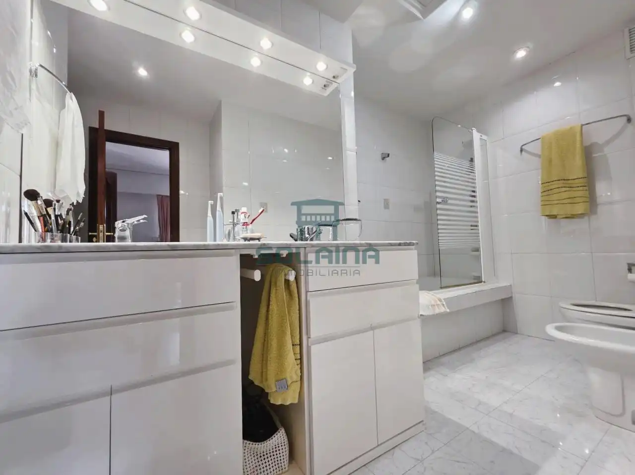 Bathroom of Detached homes for sale in Ourense Capital   with Heating, Private garden and Furnished