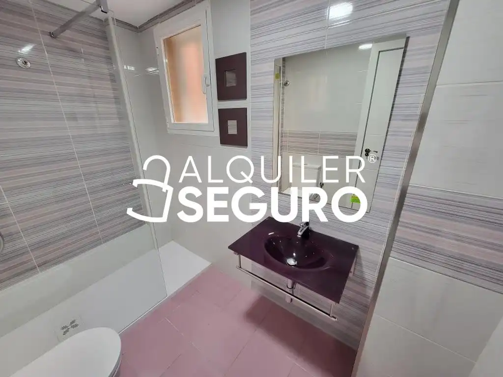 Bany de Pis de lloguer en Móstoles amb Calefacció i Piscina