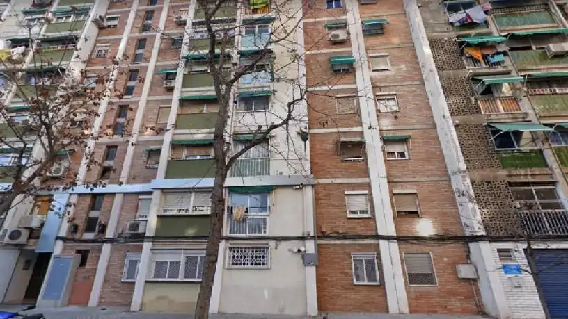 Vista exterior de Casa adosada en venda en Cornellà de Llobregat
