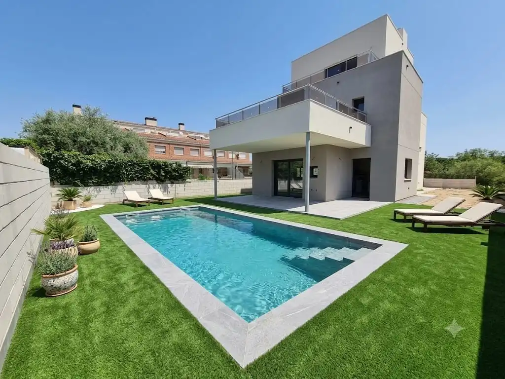 Schwimmbecken von Haus oder Chalet zum Verkauf in Cambrils mit Klimaanlage, Heizung und Privatgarten