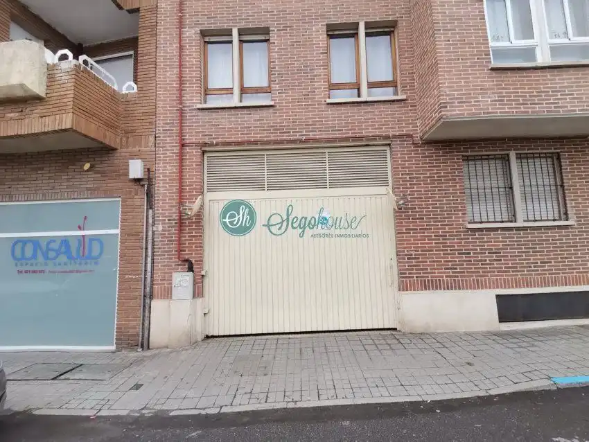 Vista exterior de Piso en venta en Segovia con Calefacción, Parquet y Terraza