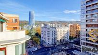 Vista exterior de Àtic en venda en Bilbao  amb Terrassa i Balcó