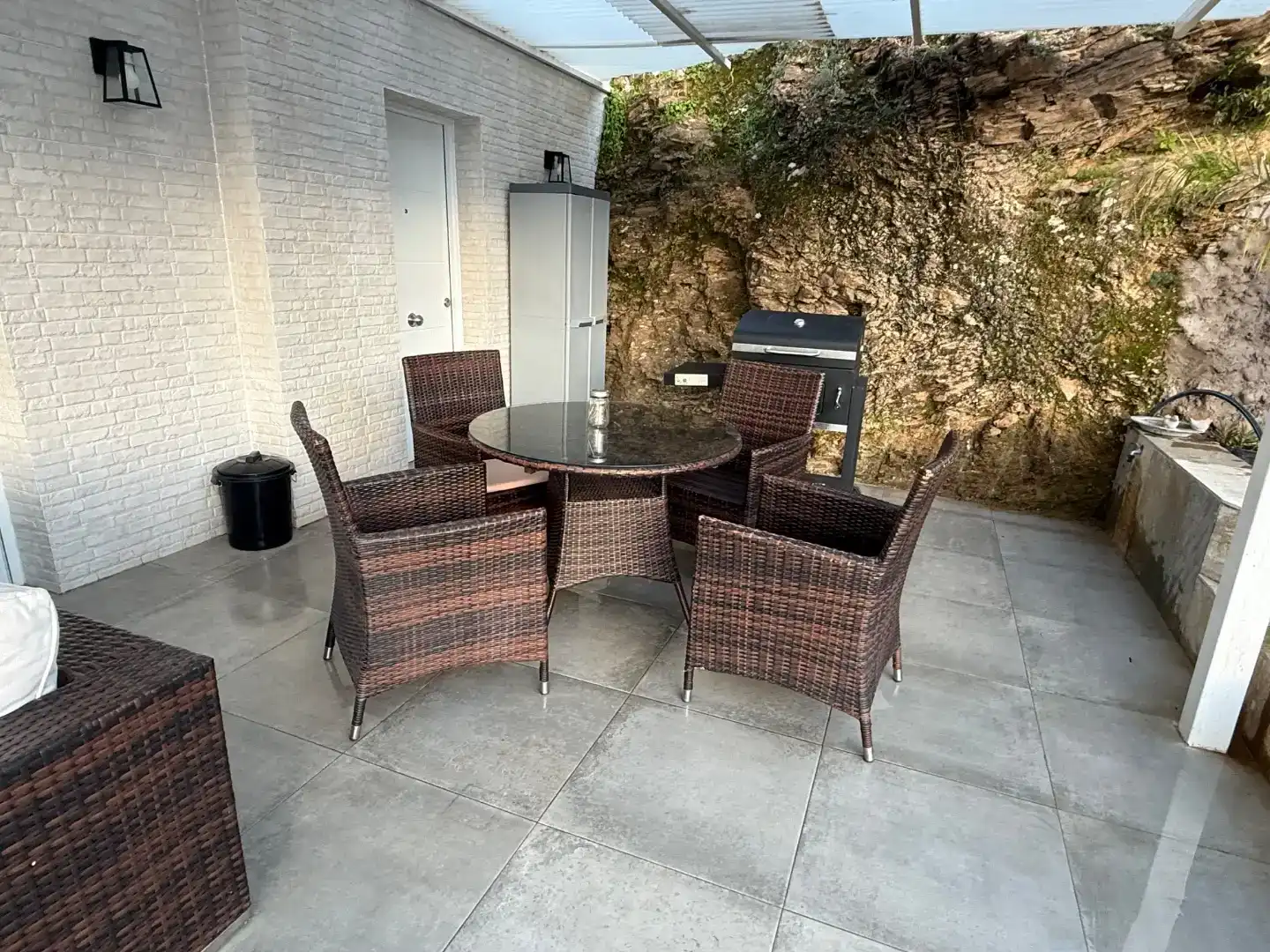 Terrasse von Einfamilien-Reihenhaus zur Miete in Guaro mit Klimaanlage, Schwimmbad und Möbliert