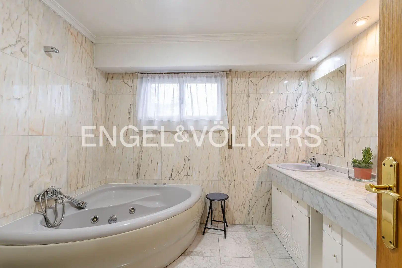 Baño de Casa o chalet en venta en Pozuelo de Alarcón con Calefacción, Jardín privado y Terraza