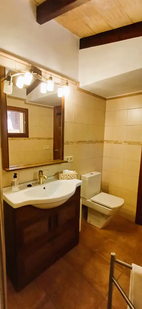 Baño de Finca rústica de alquiler en Costitx con Aire acondicionado, Calefacción y Jardín privado