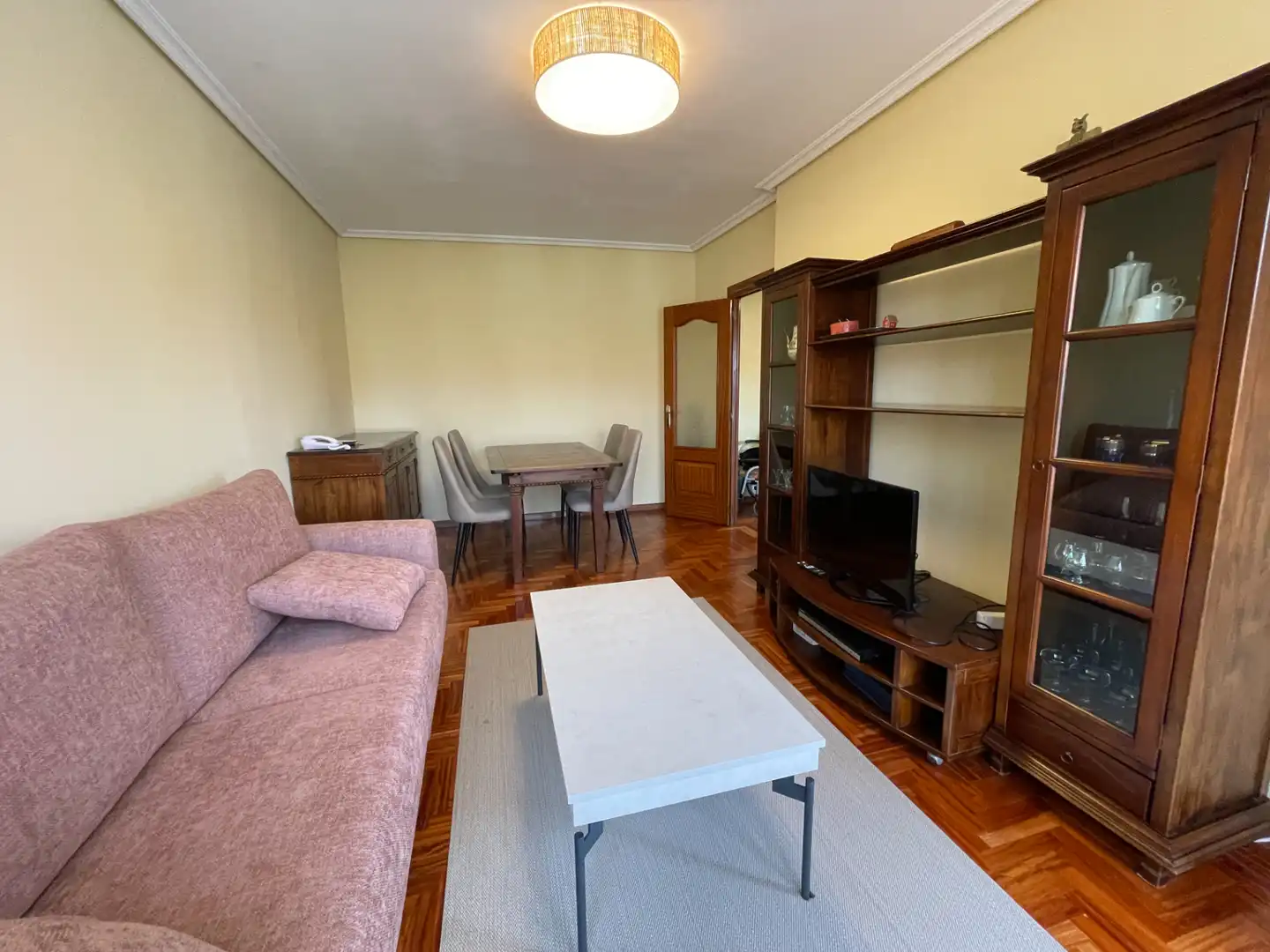 Sala d'estar de Pis en venda en Avilés amb Calefacció, Terrassa i Traster