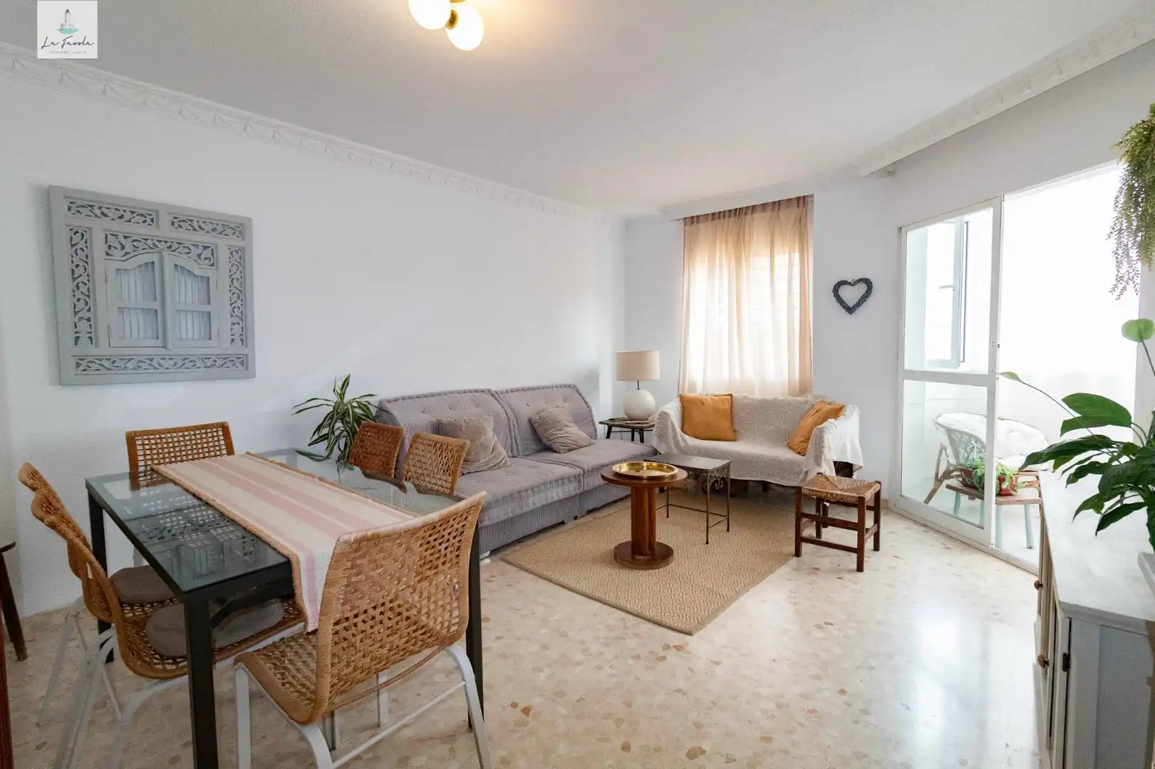 Sala d'estar de Pis en venda en Rincón de la Victoria amb Terrassa i Moblat
