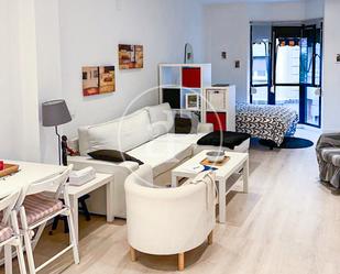 Sala d'estar de Loft de lloguer en  Madrid Capital amb Aire condicionat, Calefacció i Moblat