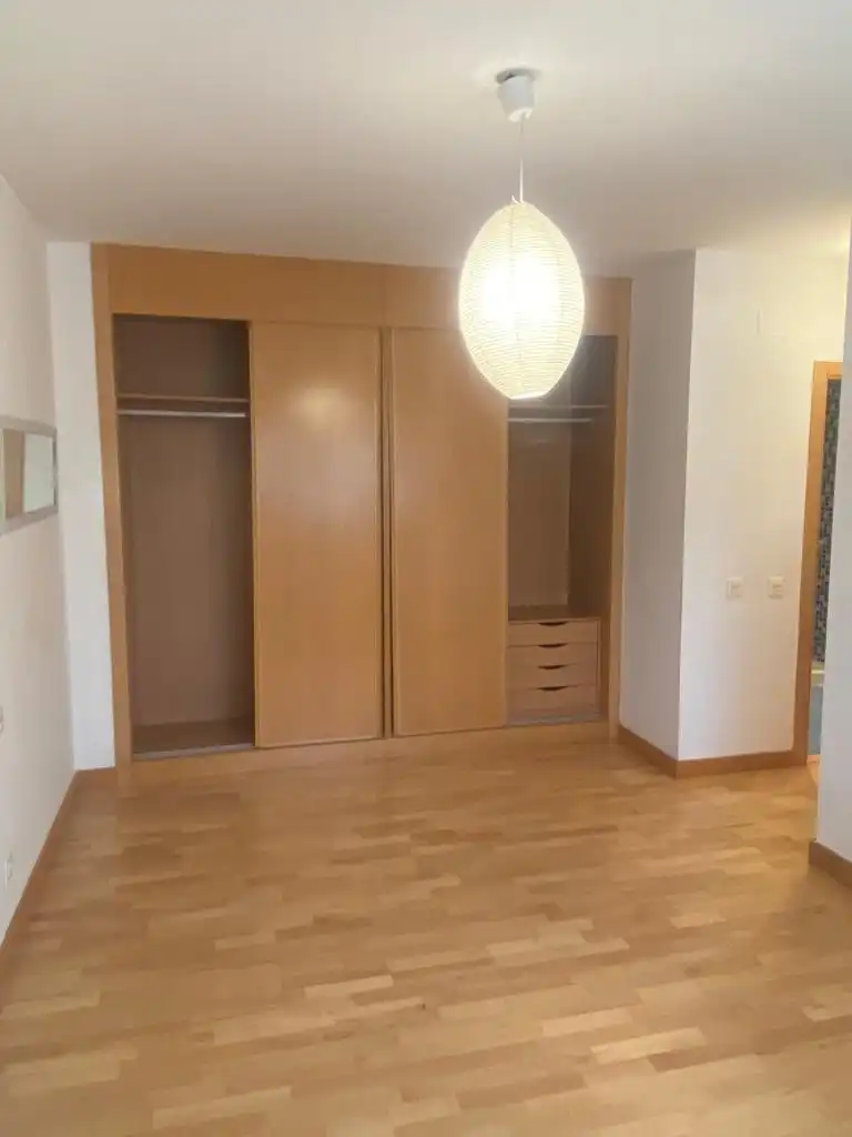 Habitación de Apartamento en venta en Valladolid con Jardín privado y Piscina comunitaria