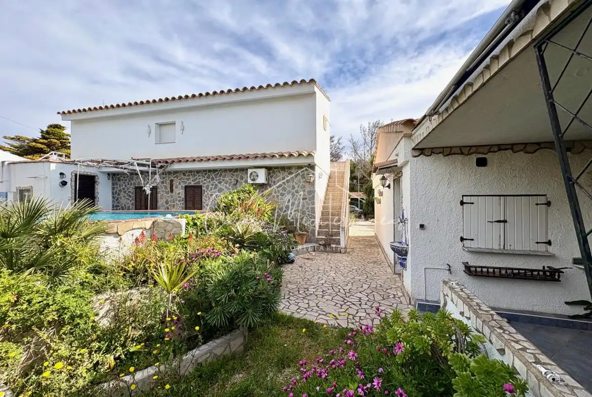 Vista exterior de Casa o chalet en venta en L'Ametlla de Mar  con Aire acondicionado, Calefacción y Jardín privado