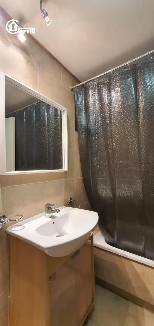 Baño de Piso en venta en Madrid con Aire acondicionado, Calefacción y Jardín privado