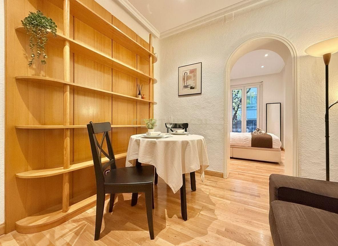 Comedor de Apartamento en venta en  Madrid Capital con Aire acondicionado, Horno y Lavadora