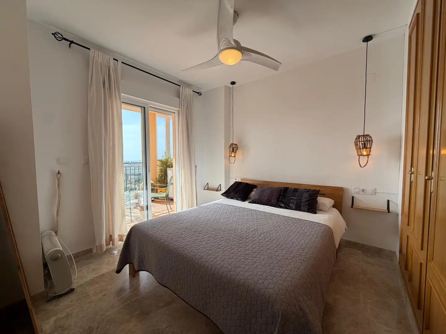 Habitación de Apartamento de alquiler en Mutxamel con Aire acondicionado, Amueblado y Lavadora