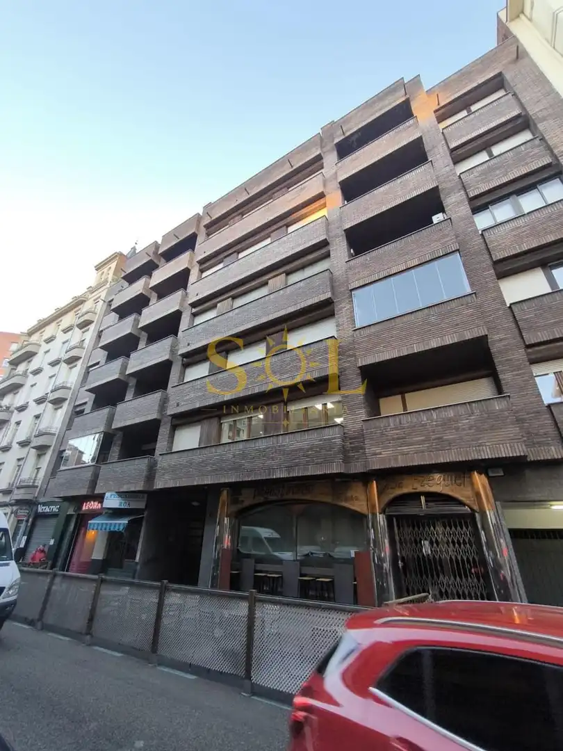 Ufficio con ascensore in vendita a Calle Roa Vega 4