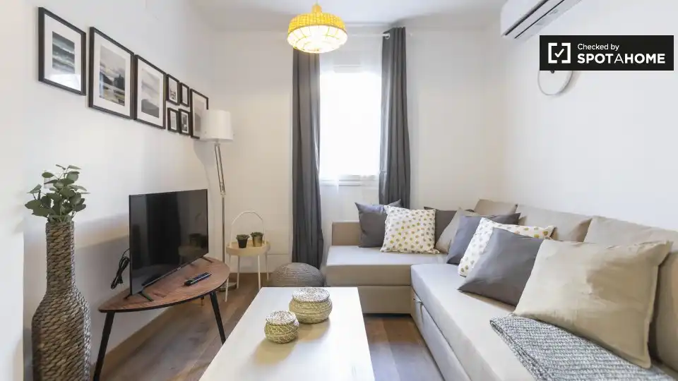 Living room of Flat for rent in Madrid  with Air Conditioner, Heating and Furnished