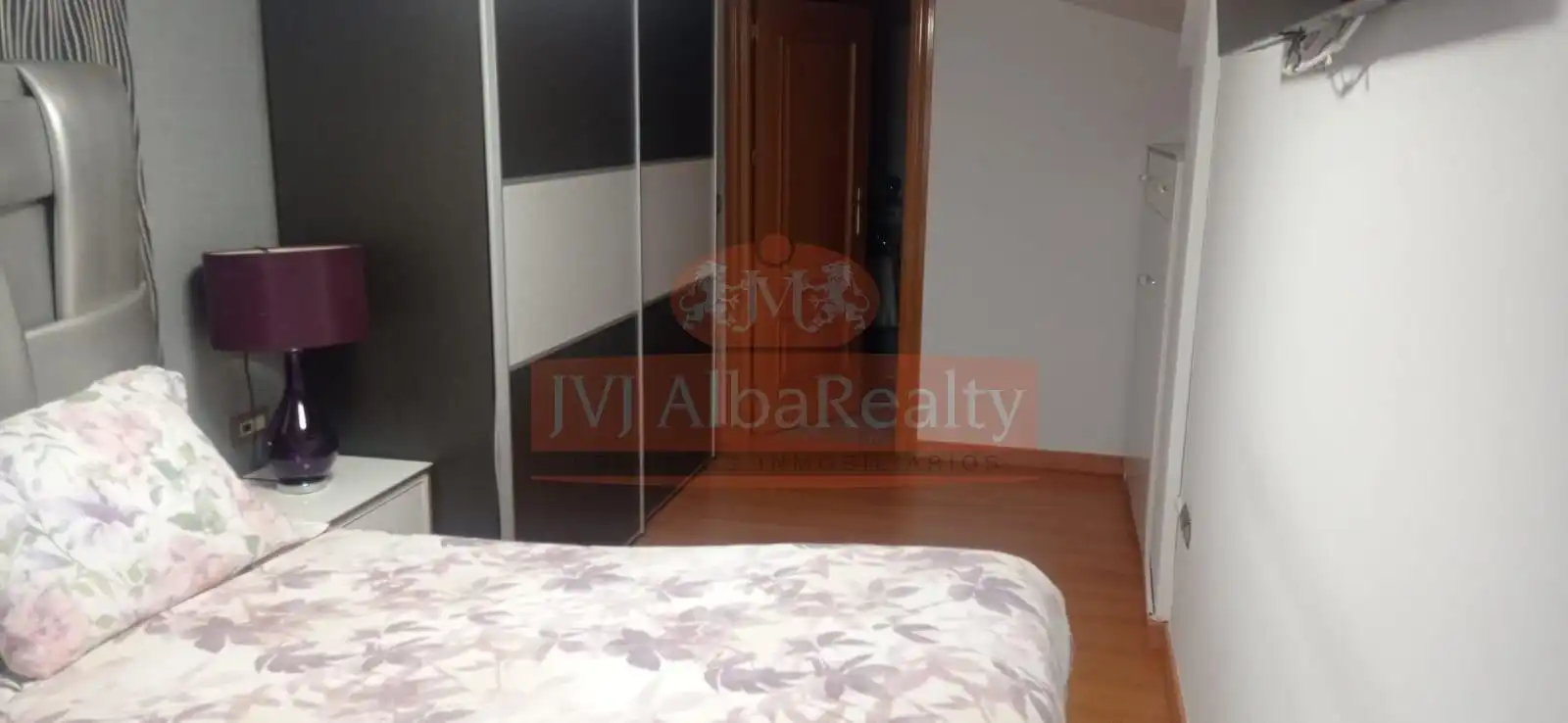 Habitación de Casa adosada en venta en Albacete con Aire acondicionado, Calefacción y Jardín privado
