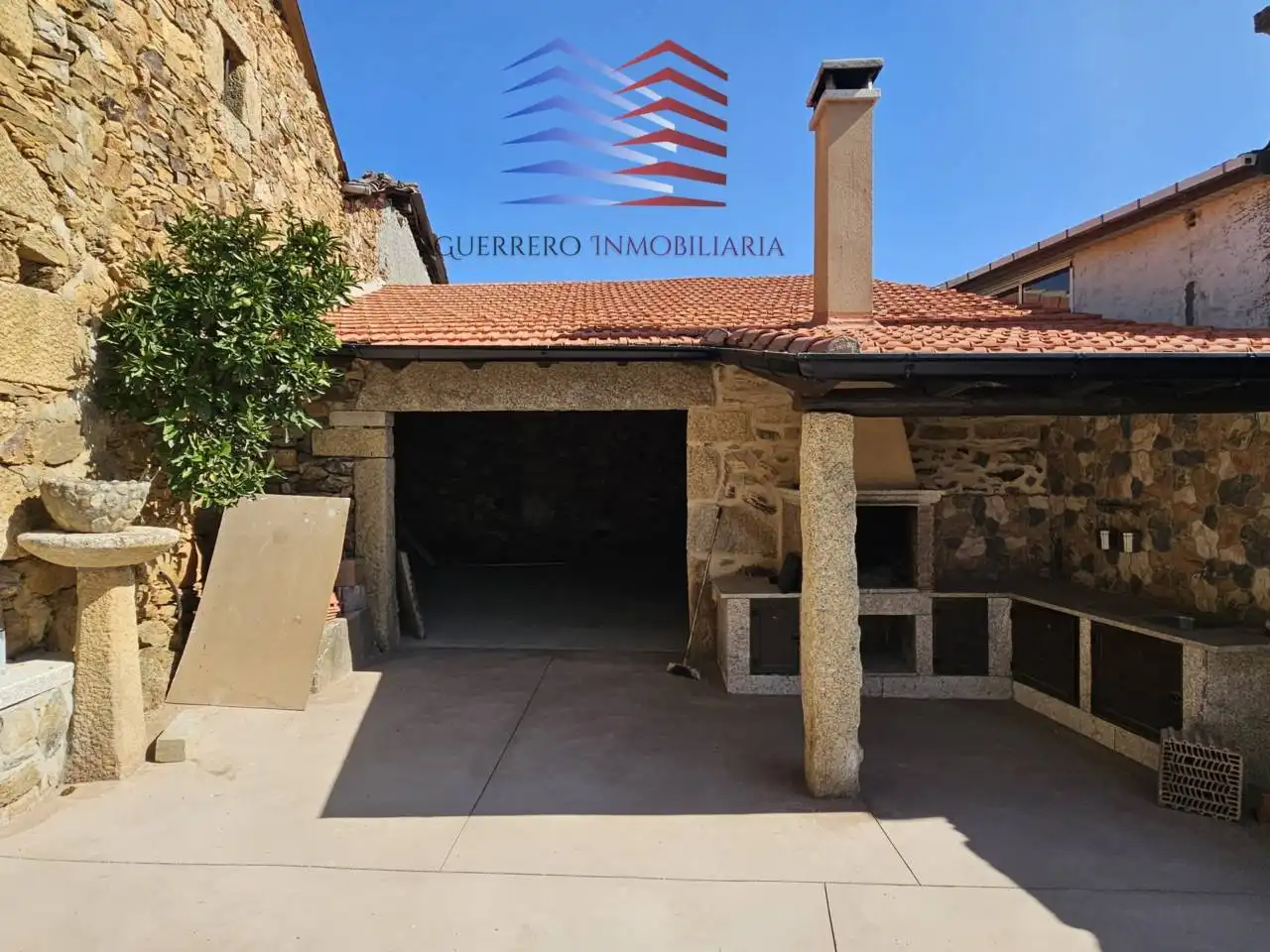 Vista exterior de Casa o chalet en venta en A Merca   con Calefacción, Terraza y Piscina