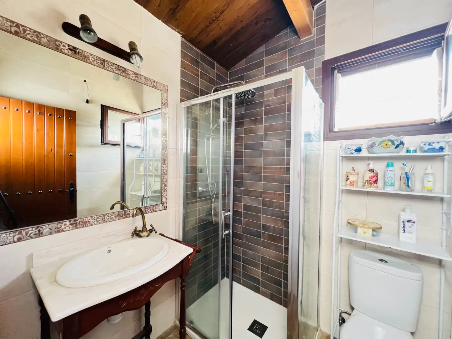 Bathroom of Detached homes for sale in Zaragoza  with Air Conditioner, Heating and Furnished
