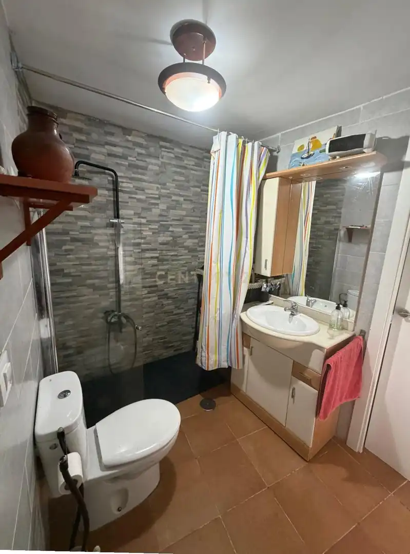 Bathroom of Apartments for sale in Plasenzuela  with Washing machine, Microwave and TV