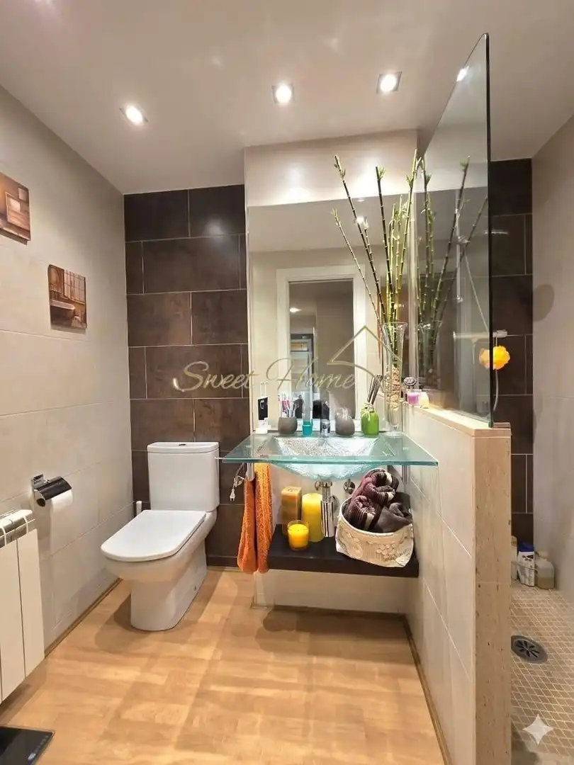 Badezimmer von Wohnung zum Verkauf in Montgat mit Klimaanlage, Heizung und Parkett