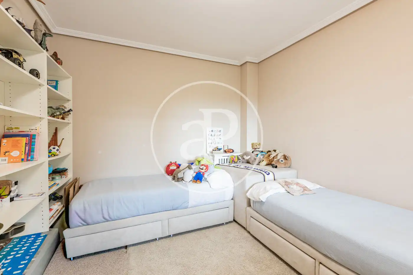 Habitación de Casa adosada en venta en Madrid con Aire acondicionado, Calefacción y Jardín privado