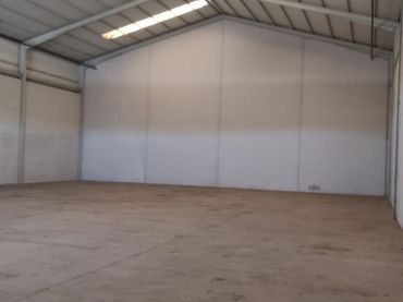 Industrial building to rent in Oeste