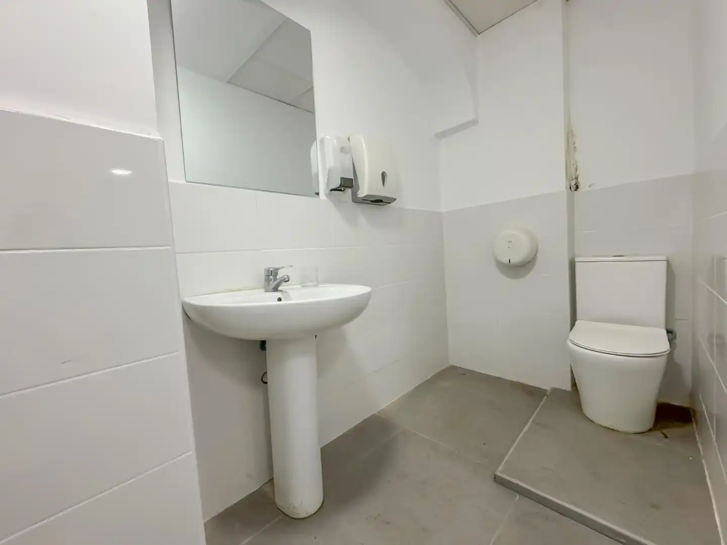 Bathroom of Commercial properties for rent in Dénia