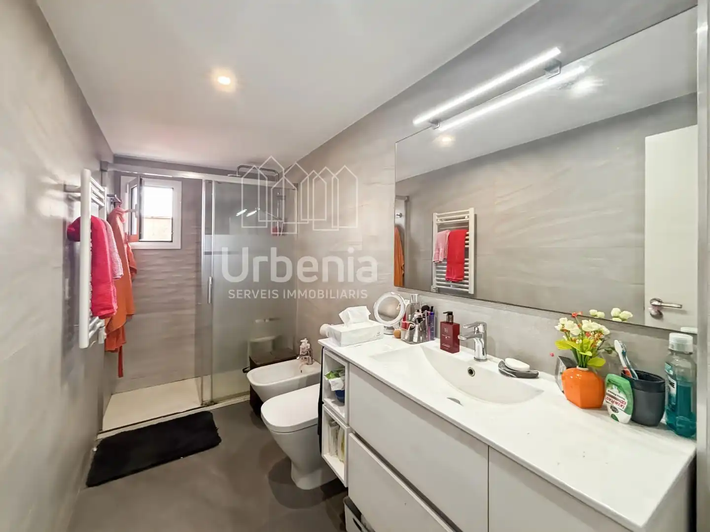 Bathroom of Flat for sale in Pineda de Mar