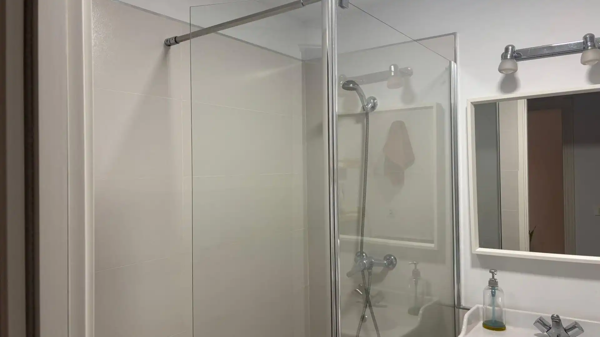 Baño de Piso de alquiler en Sevilla con Aire acondicionado, Calefacción y Terraza