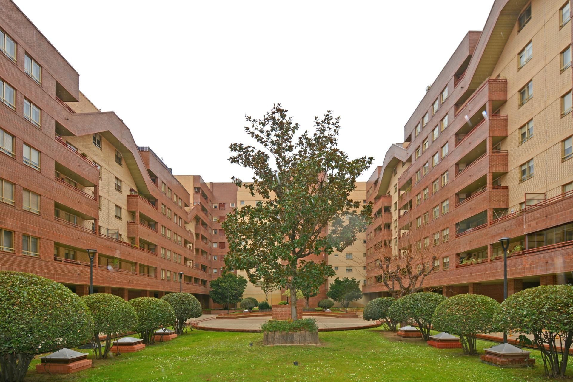 Vista exterior de Pis en venda en  Zaragoza Capital amb Parquet, Terrassa i Traster