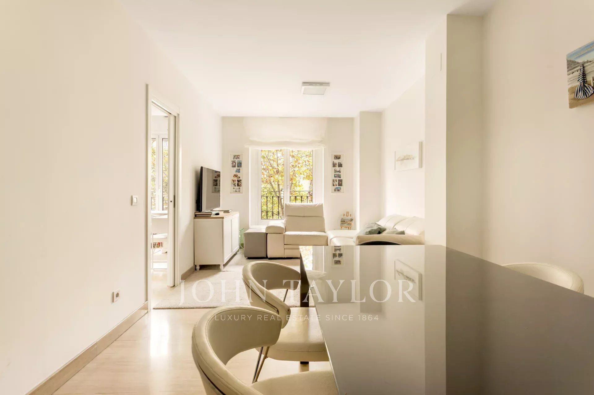 Sala d'estar de Pis en venda en  Madrid Capital amb Aire condicionat, Calefacció i Internet