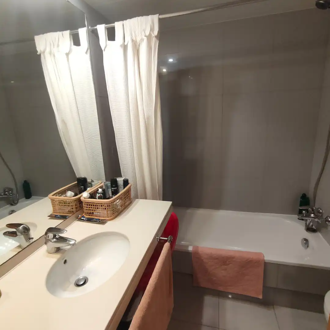 Badezimmer von Wohnung zur Miete in Sant Cugat del Vallès mit Klimaanlage, Parkett und Terrasse