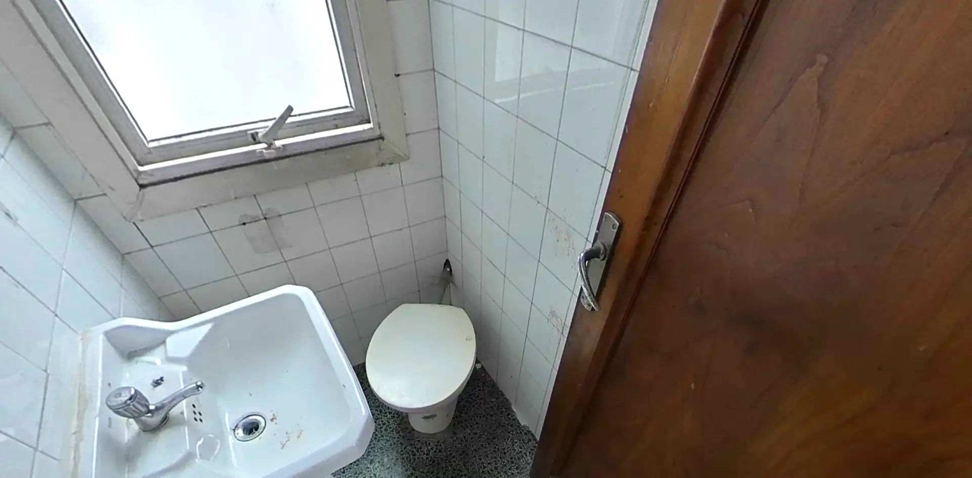 Badezimmer von Wohnung zum Verkauf in Vigo  mit Parkett