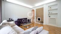 Living room of Flat for sale in  Madrid Capital  with Heating and Furnished