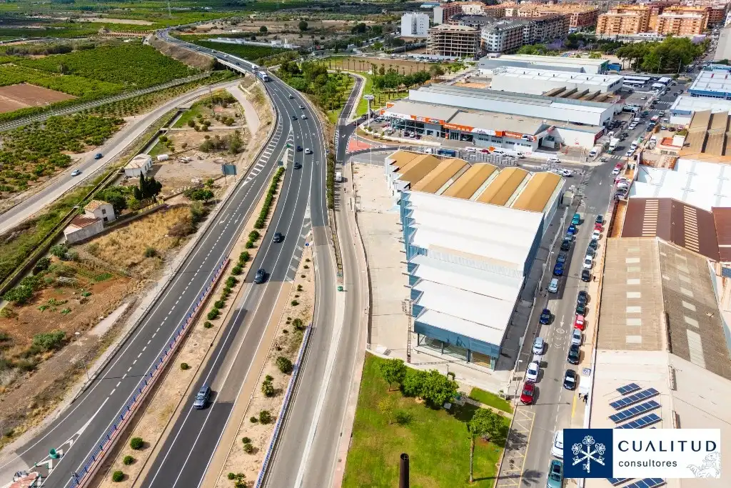 Vista exterior de Nave industrial de alquiler en Vila-real
