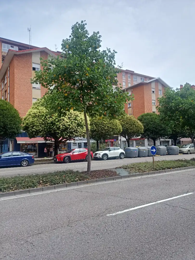 Aparcament de Pis en venda en Gijón  amb Calefacció i Jardí privat
