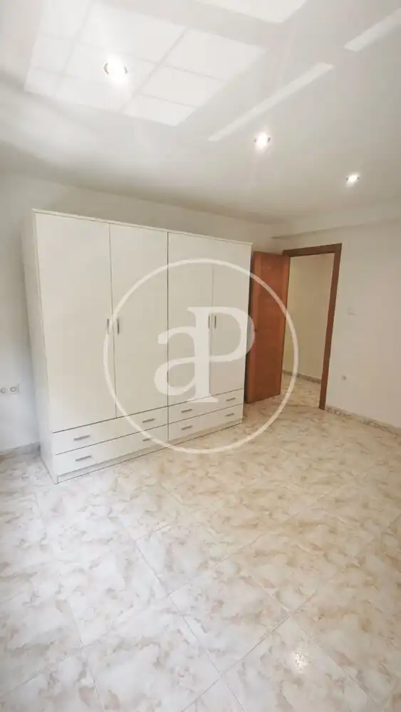 Habitación de Piso en venta en Valencia con Calefacción y Balcón