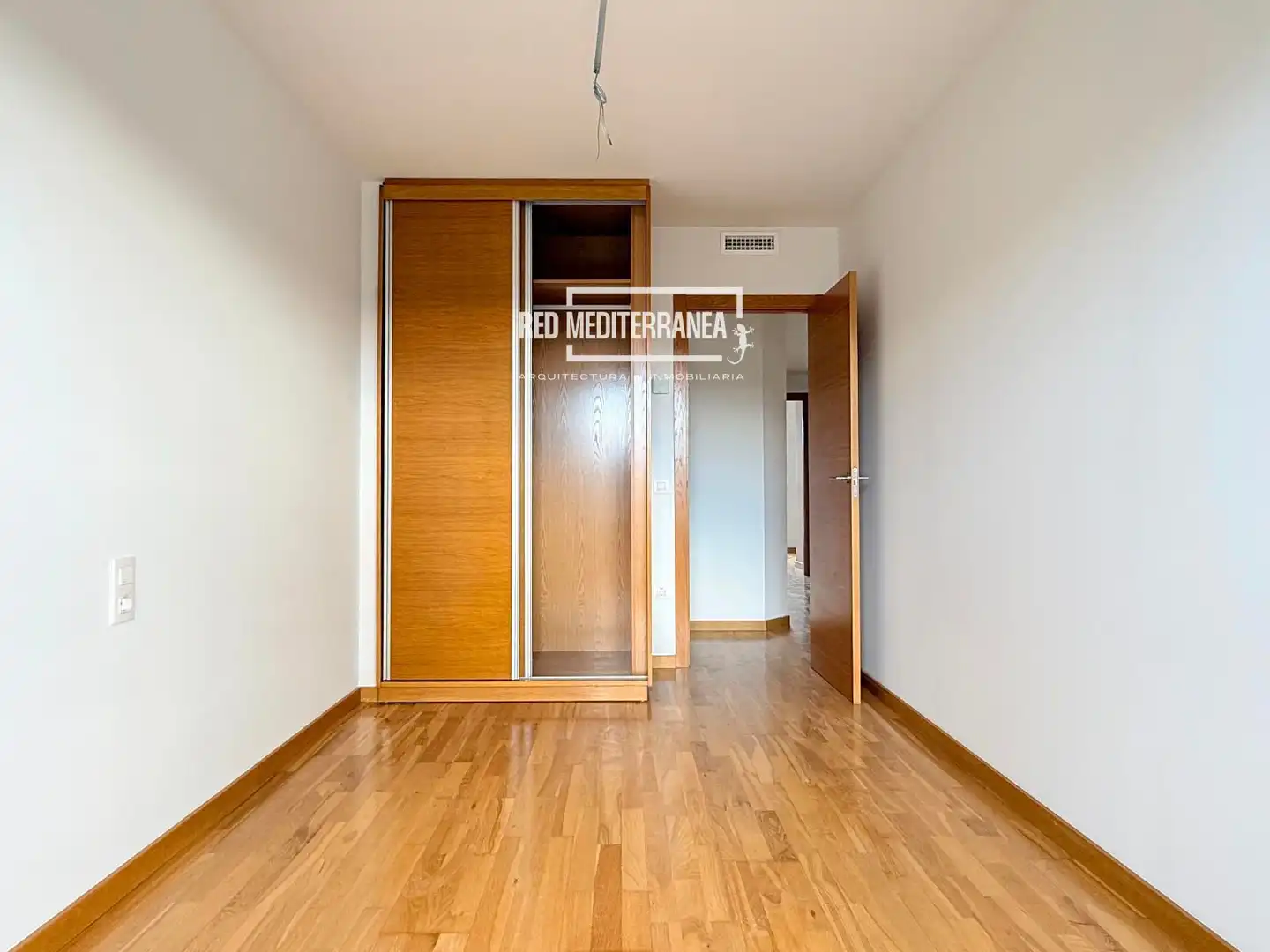 Schlafzimmer von Dachboden zum Verkauf in Gandia mit Klimaanlage, Terrasse und Schwimmbad