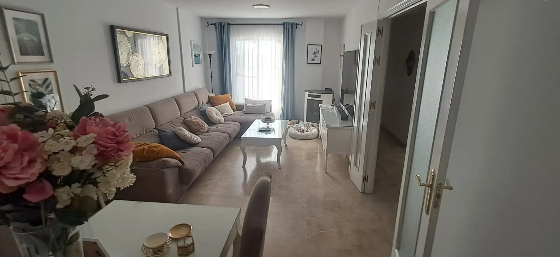 Sala de estar de Casa adosada en venta en Utrera con Aire acondicionado y Trastero