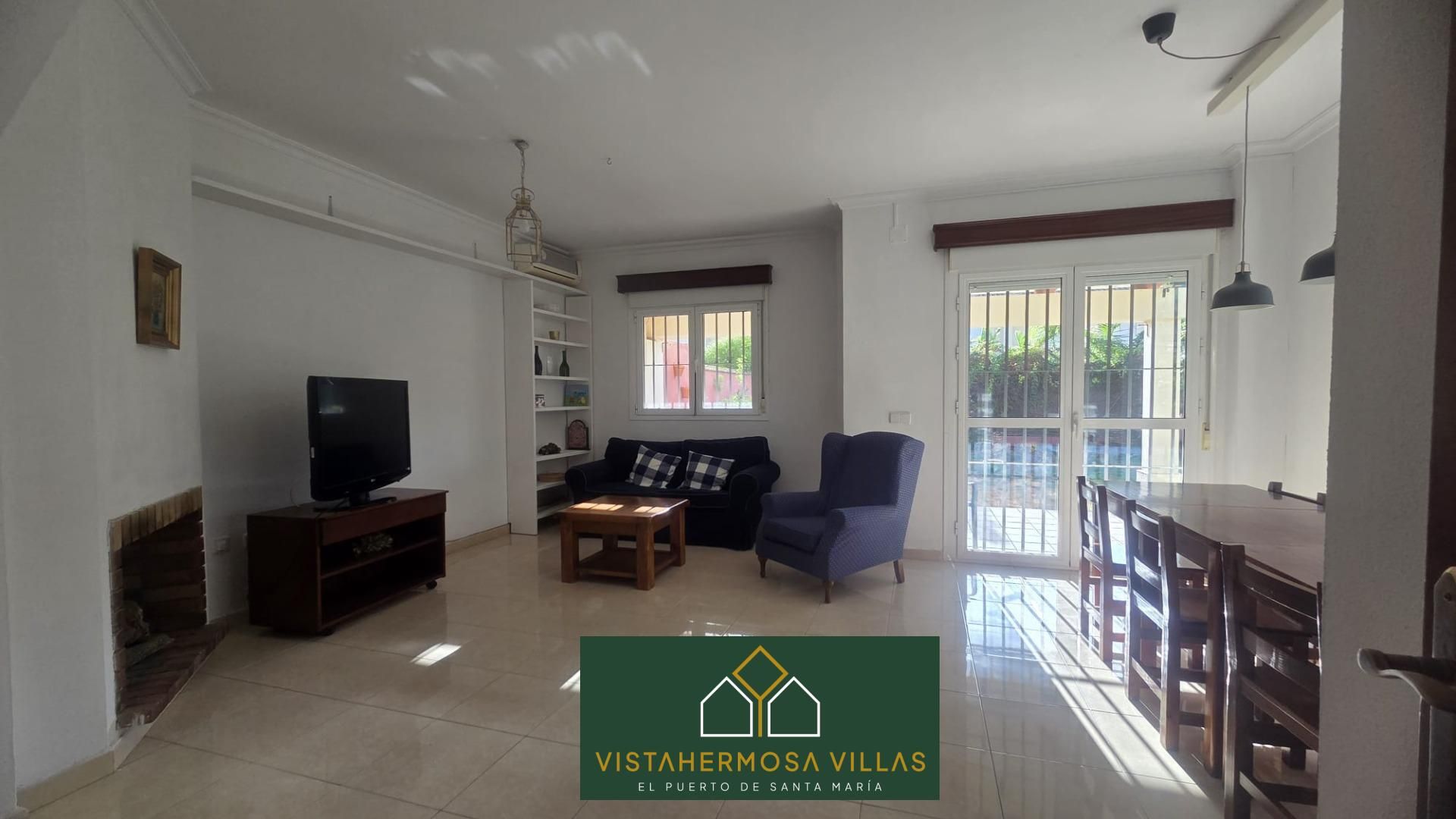 Living room of Single-family semi-detached for sale in El Puerto de Santa María  with Air Conditioner, Private garden and Terrace