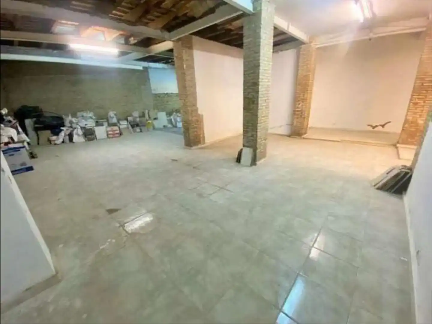 Local en venta en L'Eixample