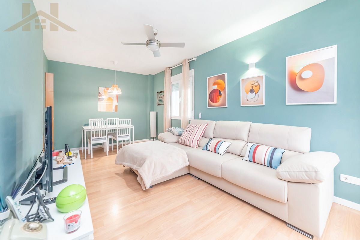 Wohnzimmer von Wohnung zum verkauf in Navalagamella mit Klimaanlage und Heizung