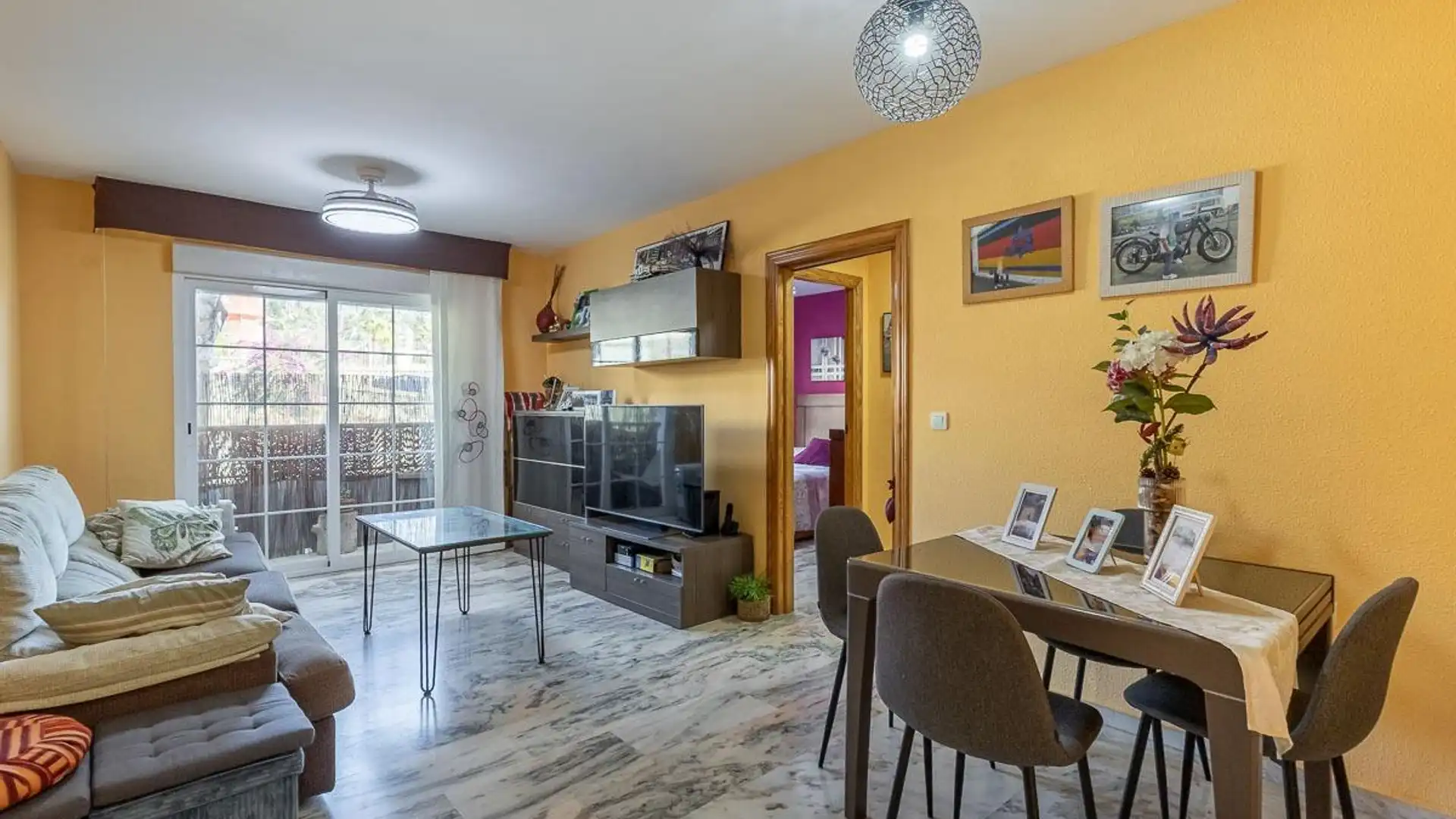 Sala de estar de Piso en venta en Salobreña con Terraza y Balcón