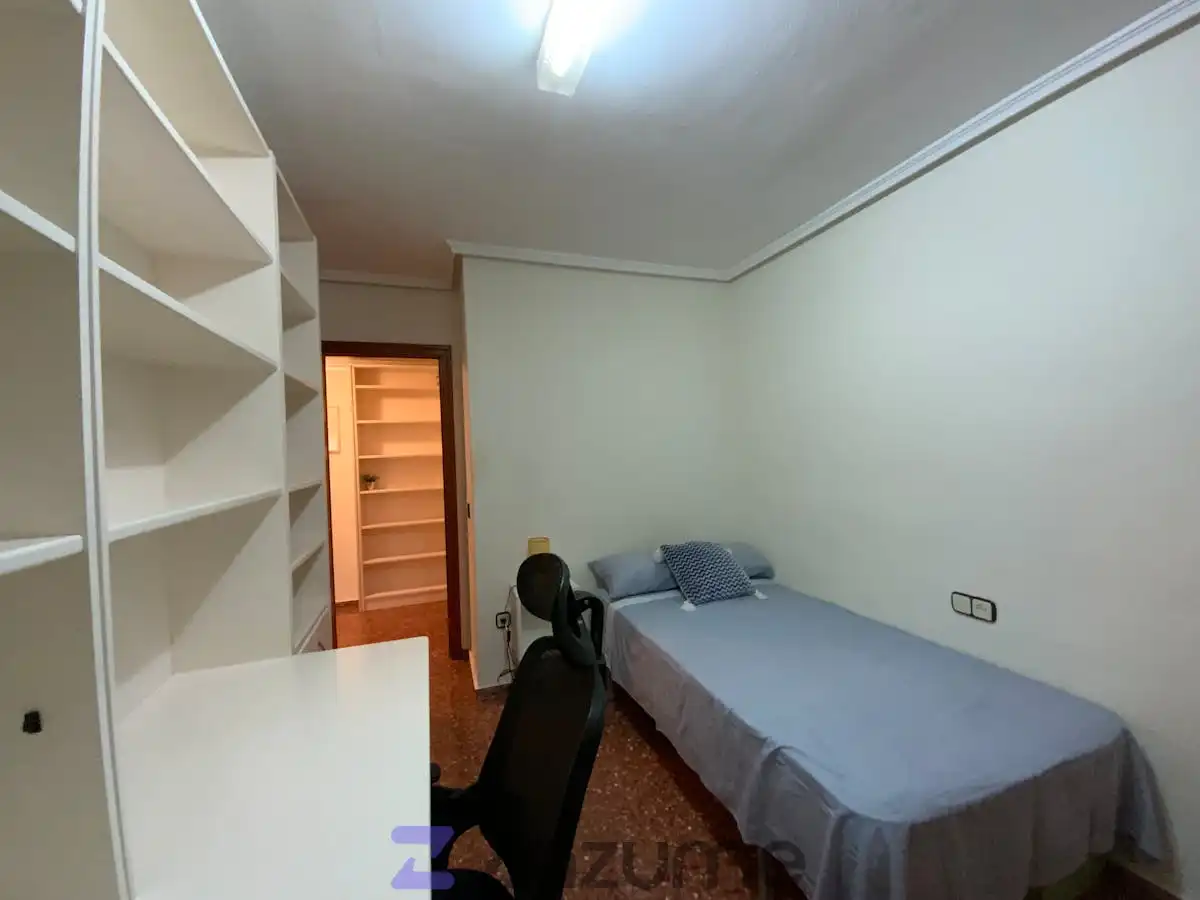 Schlafzimmer von Wohnung zur Miete in Valencia mit Klimaanlage, Heizung und Terrasse