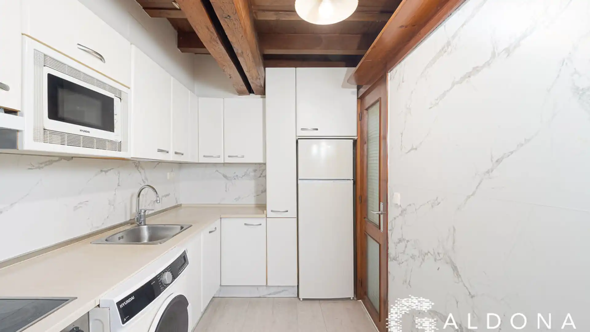 Flat for sale in Reyes Catolicos Kalea, Área Romántica, Centro