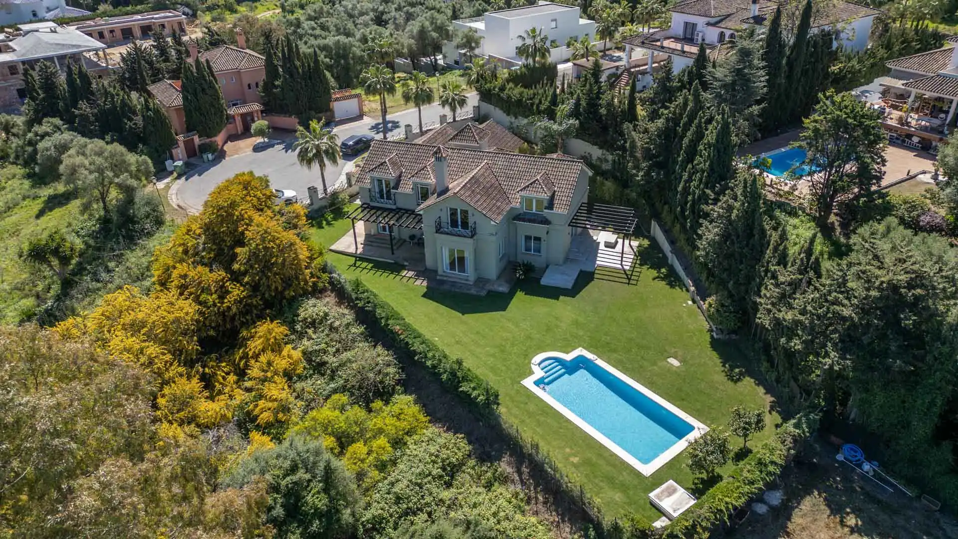 Vista exterior de Casa o chalet en venta en Sotogrande con Aire acondicionado, Jardín privado y Terraza